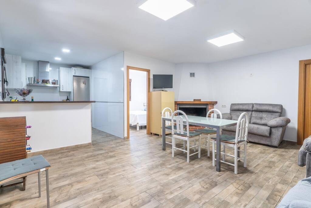 Villa De Fernan Perez Nijar Bagian luar foto